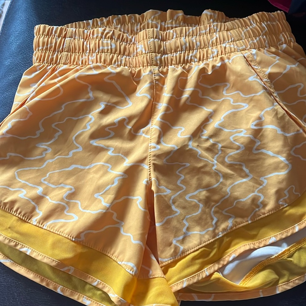 Athleta shorts with cute pattern size XXS fit like small